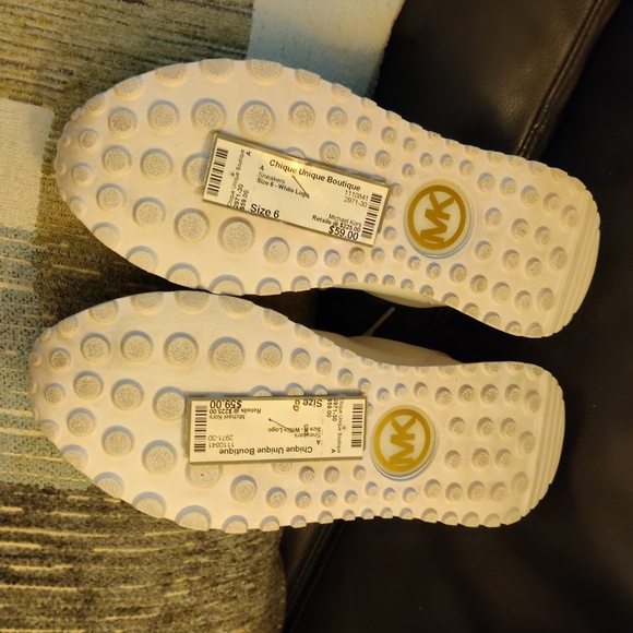 Michael Kors Dev Logo Embossed Trainer - Picture 8 of 8